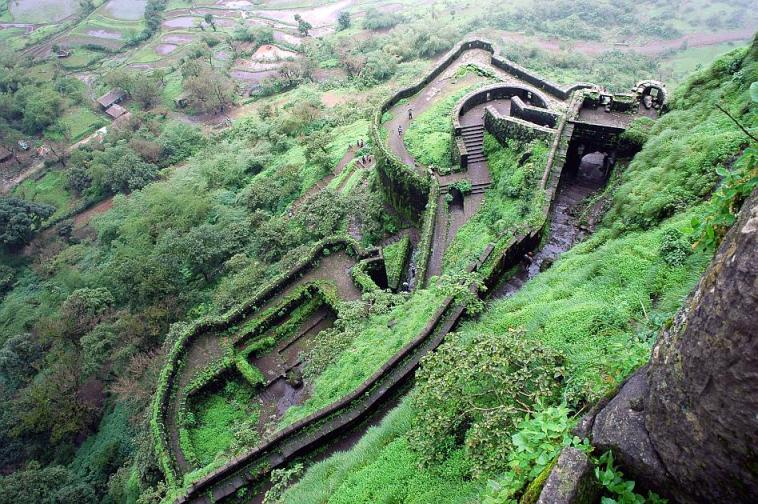 Pune Mumbai to Lonavala Lohgad fort taxi cabs